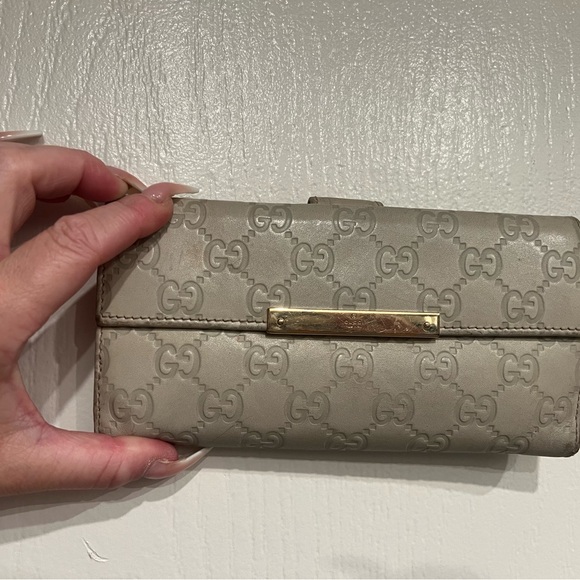 Gucci Taupe Monogram Wallet - Picture 1 of 4